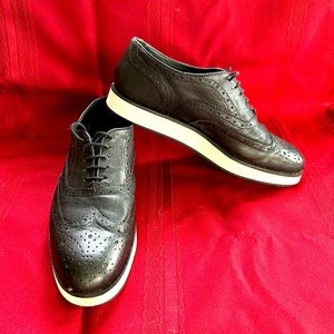 Rag & Bone black Oxford-style platform shoes, size 9, in good used condition.